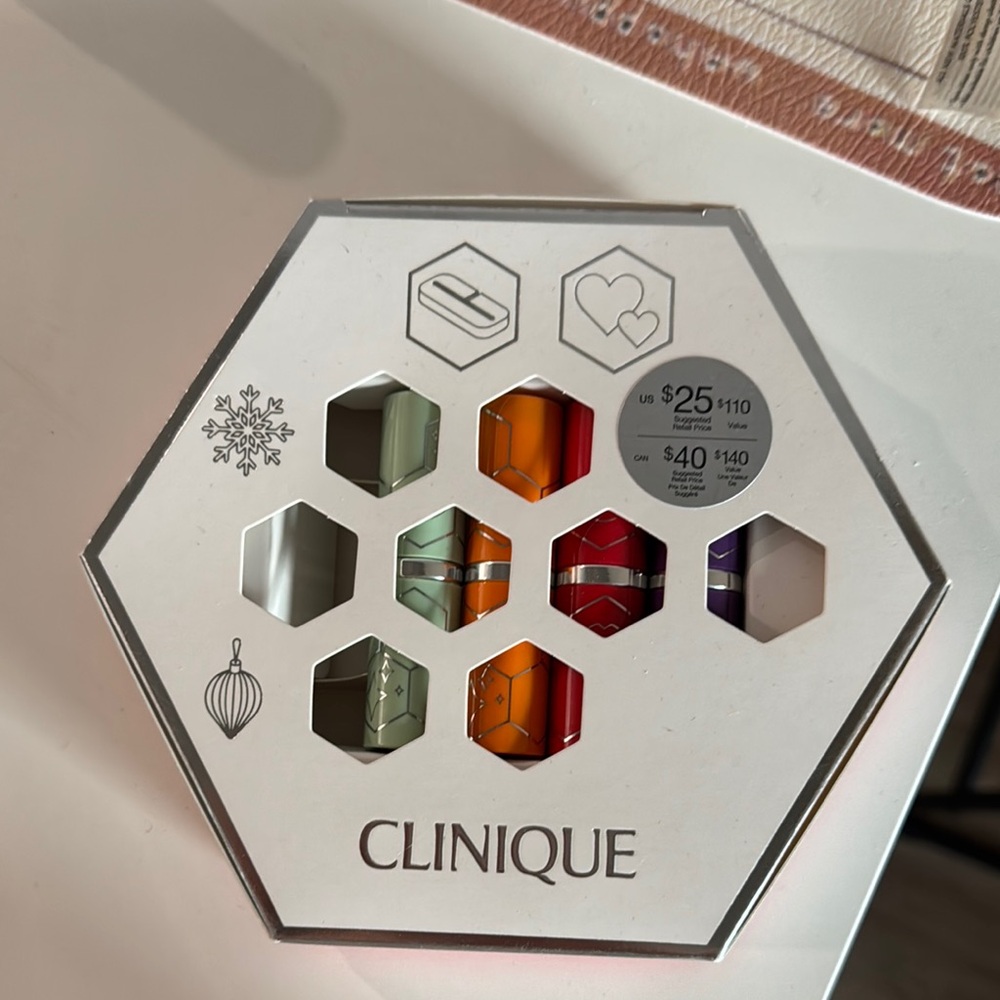Clinique lipstick shaping color 4 pieces